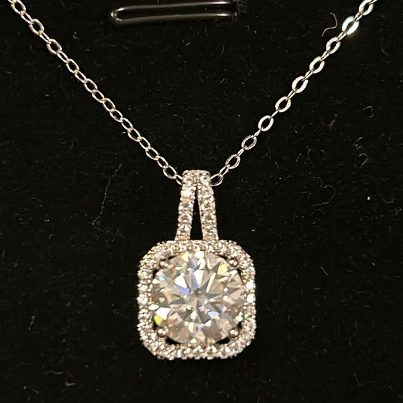 🤩💎Moissanite 2 Carat Round Halo Square Silver Pendant Necklace - Picture 4 of 13